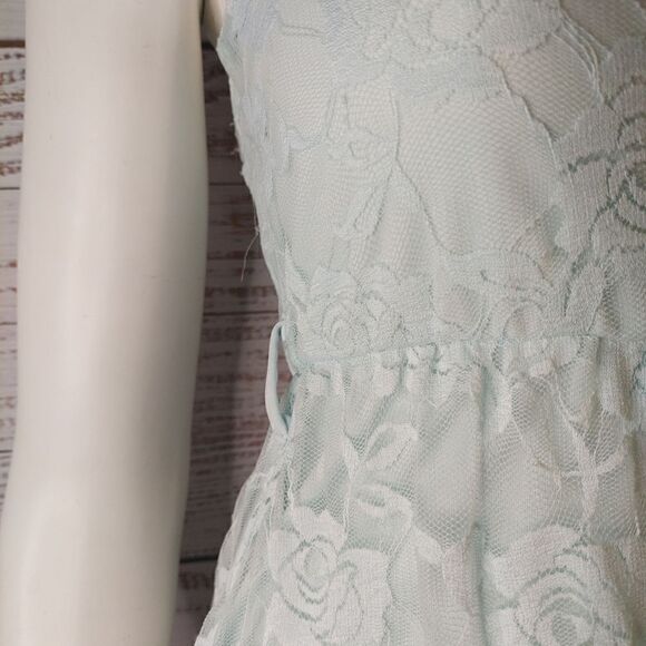 Woman's High-Low Ardene Green Lace Dress. - Picture 4 of 12